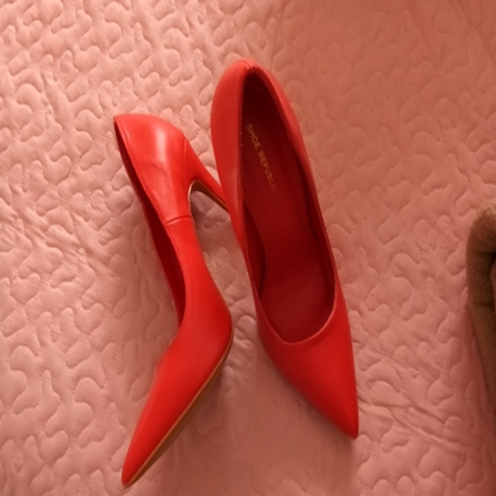 Shoe - Picture 2 of 3